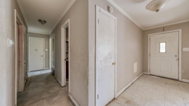 Calling on all investors!!! This 1,748 sqft Brick Home sits on a on Glen Garden Golf and Country Club in Texas - for sale on GolfHomes.com, golf home, golf lot