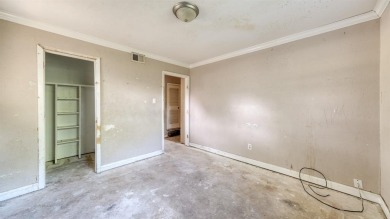 Calling on all investors!!! This 1,748 sqft Brick Home sits on a on Glen Garden Golf and Country Club in Texas - for sale on GolfHomes.com, golf home, golf lot