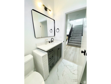 Luxury Townhome with Panoramic Views in the Heart of Saratoga on Talons Cove Golf Club in Utah - for sale on GolfHomes.com, golf home, golf lot
