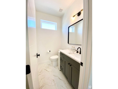 Luxury Townhome with Panoramic Views in the Heart of Saratoga on Talons Cove Golf Club in Utah - for sale on GolfHomes.com, golf home, golf lot
