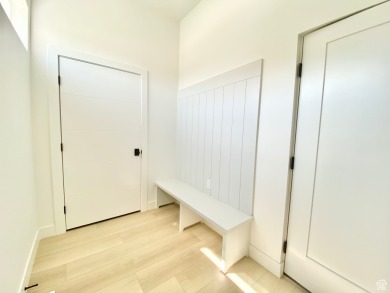 Luxury Townhome with Panoramic Views in the Heart of Saratoga on Talons Cove Golf Club in Utah - for sale on GolfHomes.com, golf home, golf lot