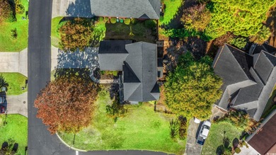 All brick, beautiful and well-maintained 3br/2 1/2 ba home in on Prestwick Country Club in South Carolina - for sale on GolfHomes.com, golf home, golf lot