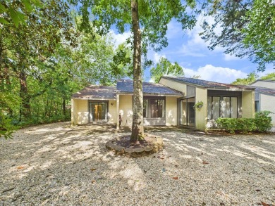Secluded and beautifully updated, this charming 2-bedroom on Fairway Oaks at Magnolia Golf Course in Florida - for sale on GolfHomes.com, golf home, golf lot