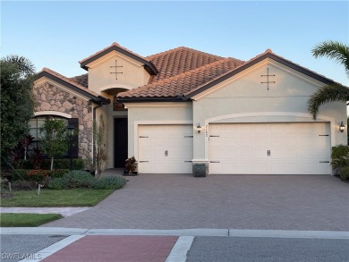 Owners are offering a one-year Home-Tech Warranty. This turnkey on Ritz-Carlton Members Golf Club in Florida - for sale on GolfHomes.com, golf home, golf lot