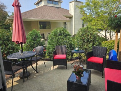 This beautifully decorated and completely renovated townhome is on Heather Ridge Golf Club in Illinois - for sale on GolfHomes.com, golf home, golf lot