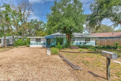 Located in the desirable Forest Hills area, this house is on Babe Zaharias Golf Course in Florida - for sale on GolfHomes.com, golf home, golf lot