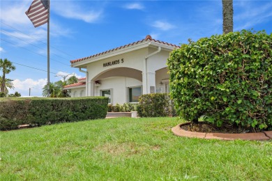 This stylish, comfortable gem is designed for easy living and on Mainlands Golf Club in Florida - for sale on GolfHomes.com, golf home, golf lot