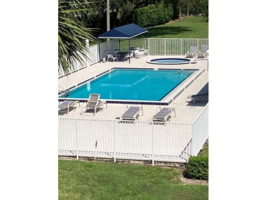 THIS 2BDRM/2BATH UNIT HAS DIRECT GOLF VIEWS OFF BOTH SLIDING on Bear Lakes Country Club in Florida - for sale on GolfHomes.com, golf home, golf lot