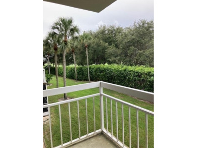 THIS 2BDRM/2BATH UNIT HAS DIRECT GOLF VIEWS OFF BOTH SLIDING on Bear Lakes Country Club in Florida - for sale on GolfHomes.com, golf home, golf lot