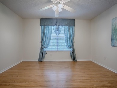 BOND PAID on this 2-bedroom, 2-bathroom Maverick model home in on The Links of Spruce Creek in Florida - for sale on GolfHomes.com, golf home, golf lot