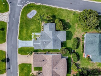BOND PAID on this 2-bedroom, 2-bathroom Maverick model home in on The Links of Spruce Creek in Florida - for sale on GolfHomes.com, golf home, golf lot