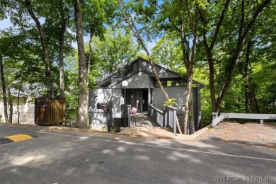 Welcome to this beautifully updated and move-in-ready home on The Oaks Golf Course in Missouri - for sale on GolfHomes.com, golf home, golf lot
