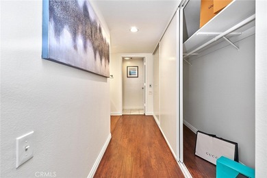 This beautifully maintained 2-bedroom, 2-bath home offers a on Leisure Village Par 3 Golf Course in California - for sale on GolfHomes.com, golf home, golf lot