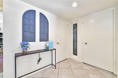 This beautifully maintained 2-bedroom, 2-bath home offers a on Leisure Village Par 3 Golf Course in California - for sale on GolfHomes.com, golf home, golf lot