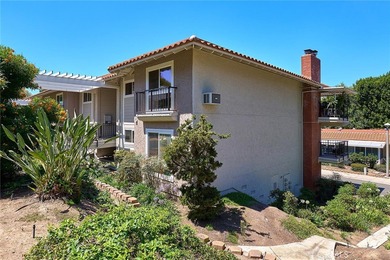 This beautifully maintained 2-bedroom, 2-bath home offers a on Leisure Village Par 3 Golf Course in California - for sale on GolfHomes.com, golf home, golf lot