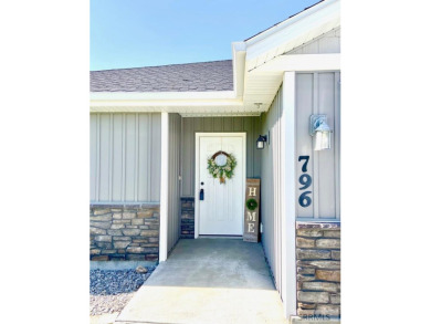 Charming duplex in a desirable neighborhood, on a quiet street on Blackfoot Municipal Golf Course in Idaho - for sale on GolfHomes.com, golf home, golf lot