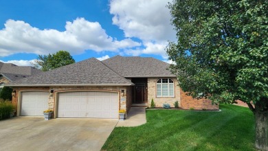 Beautiful one level all brick house in Southwest Springfield! on Rivercut Golf Course in Missouri - for sale on GolfHomes.com, golf home, golf lot