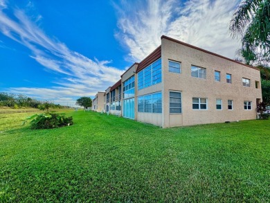 Clean and Bright! Updated One bedroom has enclosed balcony with on Sunrise Lakes Phase III in Florida - for sale on GolfHomes.com, golf home, golf lot