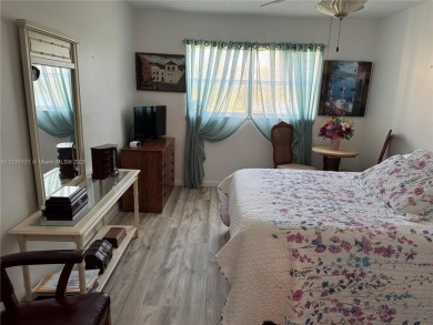 Spacious and cozy 1 bedroom, 1 bathroom condo with lots of on Sunrise Lakes Phase III in Florida - for sale on GolfHomes.com, golf home, golf lot