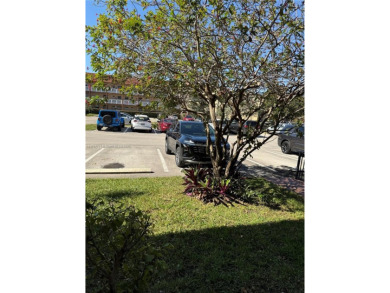 Spacious and cozy 1 bedroom, 1 bathroom condo with lots of on Sunrise Lakes Phase III in Florida - for sale on GolfHomes.com, golf home, golf lot