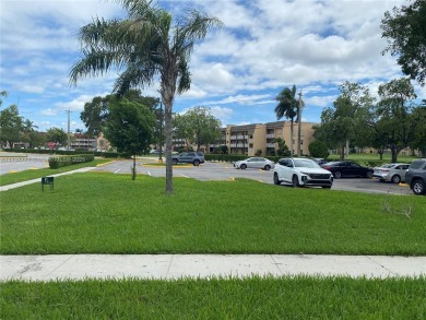 Spacious and cozy 1 bedroom, 1 bathroom condo with lots of on Sunrise Lakes Phase III in Florida - for sale on GolfHomes.com, golf home, golf lot