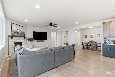 Welcome to 12602 S Teano Ave. This 2128 sqft, 3 bed, 2 bath home on Hunters Point Golf Club in Idaho - for sale on GolfHomes.com, golf home, golf lot