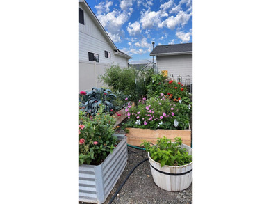 Welcome to 12602 S Teano Ave. This 2128 sqft, 3 bed, 2 bath home on Hunters Point Golf Club in ID - for sale on GolfHomes.com, golf home, golf lot