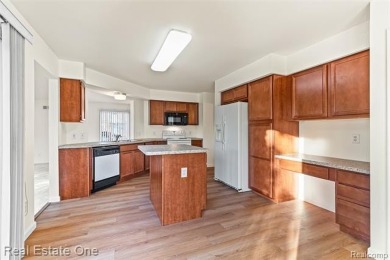 OPEN HOUSE SUNDAY from 1 pm to 4pm! First time offered!! on Pheasant Run Golf Club in Michigan - for sale on GolfHomes.com, golf home, golf lot