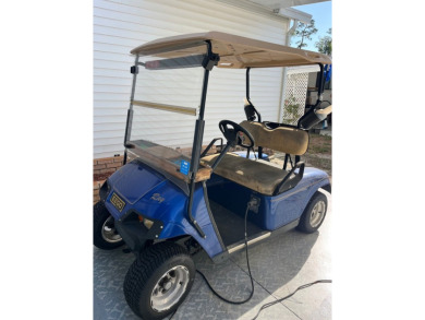 This 2-bedroom, 2-bathroom home is ready for new owners! on Lake Fairways Country Club in Florida - for sale on GolfHomes.com, golf home, golf lot