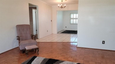 You will absolutely love this home in Mainlands! This updated on Mainlands Golf Club in Florida - for sale on GolfHomes.com, golf home, golf lot