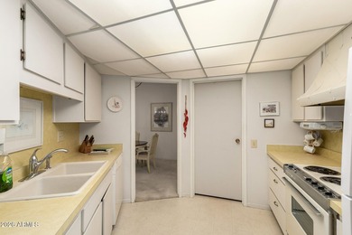 Don't miss this charming townhome in Aleppo Court within the 55+ on Sun City-Willow Creek / Willow Brook  in Arizona - for sale on GolfHomes.com, golf home, golf lot