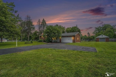 *** Open House Saturday June 14th at 2-4pm***Welcome to 6280 on Maple Grove Golf Course - Maple Grove in Michigan - for sale on GolfHomes.com, golf home, golf lot
