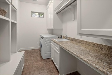 Gorgeous Shadow Valley Home on Corner Lot! This move in ready 4 on Shadow Valley Country Club in Arkansas - for sale on GolfHomes.com, golf home, golf lot