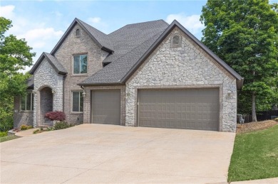 Gorgeous Shadow Valley Home on Corner Lot! This move in ready 4 on Shadow Valley Country Club in Arkansas - for sale on GolfHomes.com, golf home, golf lot