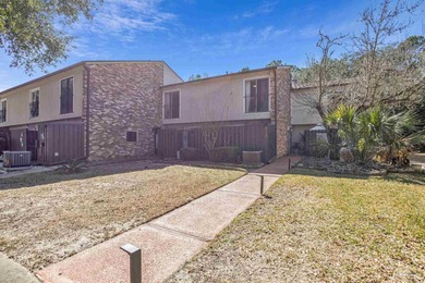 Beautifully remodeled townhome in a serene golf course community on Perdido Bay Golf Club in Florida - for sale on GolfHomes.com, golf home, golf lot