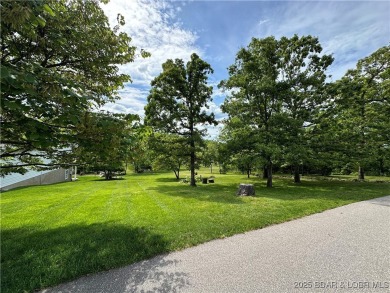 Beautiful Golf Course Lot at Indian Rock!  This prime lot offers on Indian Rock Golf Club in Missouri - for sale on GolfHomes.com, golf home, golf lot