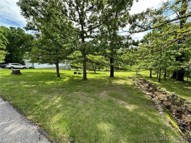 Beautiful Golf Course Lot at Indian Rock!  This prime lot offers on Indian Rock Golf Club in Missouri - for sale on GolfHomes.com, golf home, golf lot