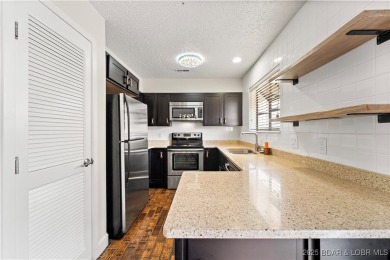 Welcome to this spacious yet cozy, 3 Bedroom, 2 Bath, end unit on Seasons Ridge At Four Seasons in Missouri - for sale on GolfHomes.com, golf home, golf lot