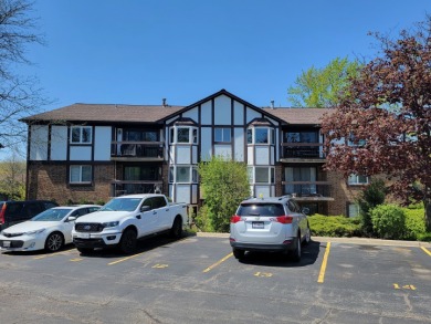 This 2nd-floor unit has 2 spacious bedrooms and 1 full bath that on Flagg Creek Golf Course in Illinois - for sale on GolfHomes.com, golf home, golf lot