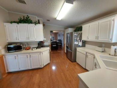 Beautiful 2 Bedroom 2 Bath home with upgraded appliances on Lakes at Leesburg Golf Course in Florida - for sale on GolfHomes.com, golf home, golf lot