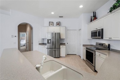 GOLF MEMBERSHIP INCLUDED ($50,000 Value)! Furnished and move-in on Hunters Ridge Country Club in Florida - for sale on GolfHomes.com, golf home, golf lot