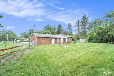 *** Open House Saturday June 14th at 2-4pm***Welcome to 6280 on Maple Grove Golf Course - Maple Grove in Michigan - for sale on GolfHomes.com, golf home, golf lot