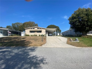 Welcome to Zellwood Station 55+ Golf Community! This 2-bedroom on Zellwood Station Country Club in Florida - for sale on GolfHomes.com, golf home, golf lot