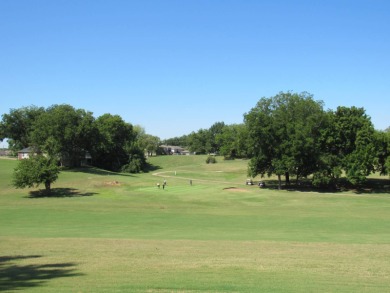 This Golf Course Home Features: 2,350 SF, 3 BR, 3BA, Fireplace on Cherokee Grove Golf Club in Oklahoma - for sale on GolfHomes.com, golf home, golf lot