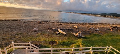 Welcome to your stunning oceanfront townhouse, only steps from on Seaside Golf Course in Oregon - for sale on GolfHomes.com, golf home, golf lot