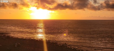 Welcome to your stunning oceanfront townhouse, only steps from on Seaside Golf Course in Oregon - for sale on GolfHomes.com, golf home, golf lot