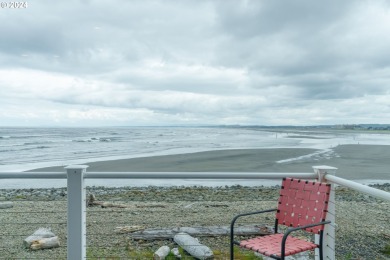 Welcome to your stunning oceanfront townhouse, only steps from on Seaside Golf Course in Oregon - for sale on GolfHomes.com, golf home, golf lot