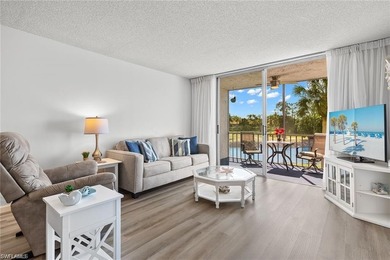 Looking for a TURNKEY, UPDATED, immaculate condition condo in a on Quail Run Golf Club In Naples in Florida - for sale on GolfHomes.com, golf home, golf lot