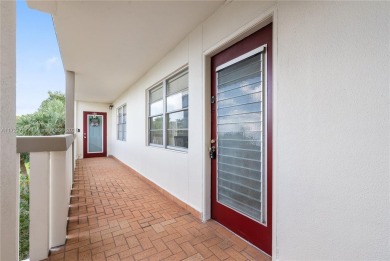 REDUCED FOR QUICK SALE.  Seller concession $3k toward kitchen on Wynmoor Golf Course in Florida - for sale on GolfHomes.com, golf home, golf lot