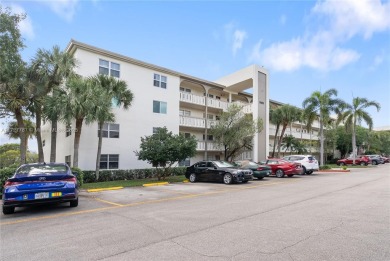 REDUCED FOR QUICK SALE.  Seller concession $3k toward kitchen on Wynmoor Golf Course in Florida - for sale on GolfHomes.com, golf home, golf lot